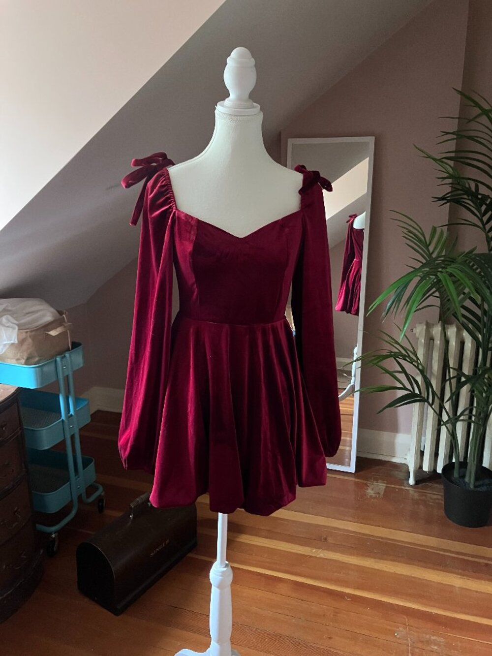 Red velvet bubble hem long puffy sleeve mini dress